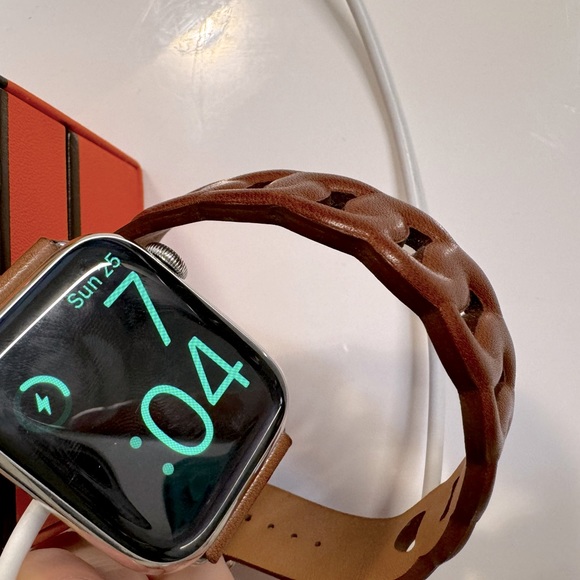 Hermes Apple watch series7 41mm - Picture 2 of 8